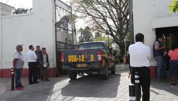 En la morgue informaron que los siete reos fueron ejecutados con disparos a la cabeza. (Foto Prensa Libre: Estuardo Paredes)