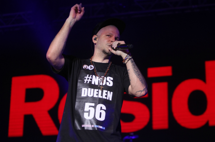 Residente compartió varios mensajes de lucha con los asistentes y fue ovacionado