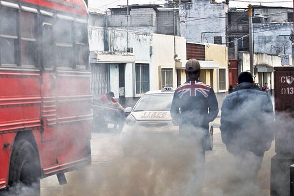 La contaminación producida por el tránsito vehicular se agrava con el paso de los años, determina un análisis.