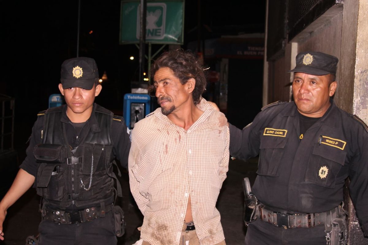 Capturado en Masagua, Escuintla, es sindicado de haber agredido a su cónyuge. (Foto Prensa Libre: Carlos E. Paredes)