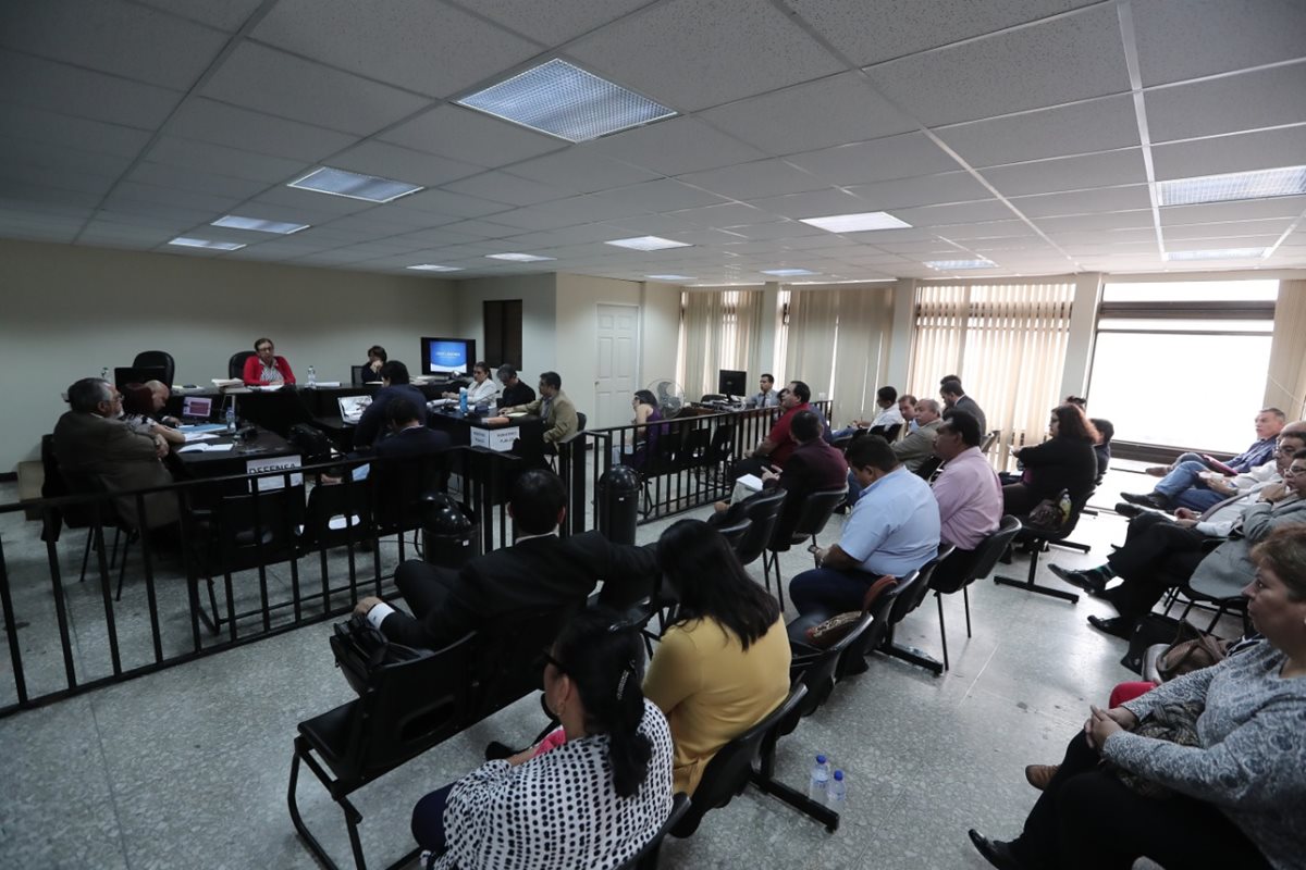 Los sindicados del caso IGSS-Pisa-Chiquimula ante el Tribunal Undécimo. (Foto Prensa Libre: Hemeroteca PL)