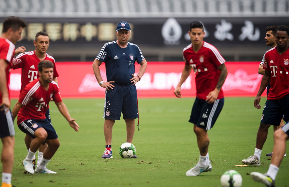 Carlo Ancelotti asegura que todos deberán trabajar para ganar la titularidad. (Foto Prensa Libre: AFP)