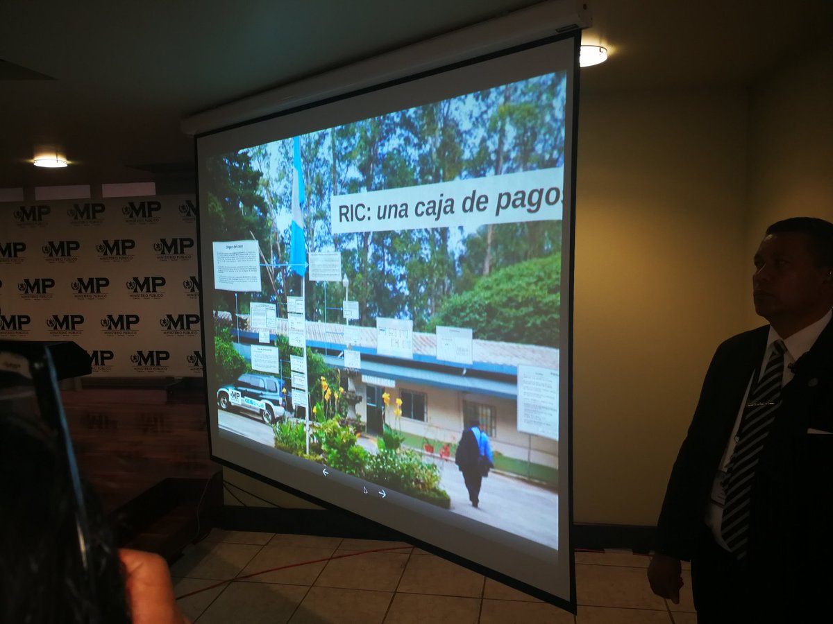 Presentación del caso durante la conferencia de prensa. (Foto Prensa Libre: Glenda Sánchez).