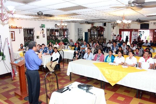 Lanzamiento del programa de rehabilitación para discapacitados que   funcionará en  comunidades de San Pedro Pinula y la cabecera de Jalapa.