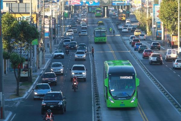 Vecinos consideran que el Transmetro es uno de los proyectos más exitosos de la comuna, pero el retraso en la inauguración de los ejes ha desatado críticas.
