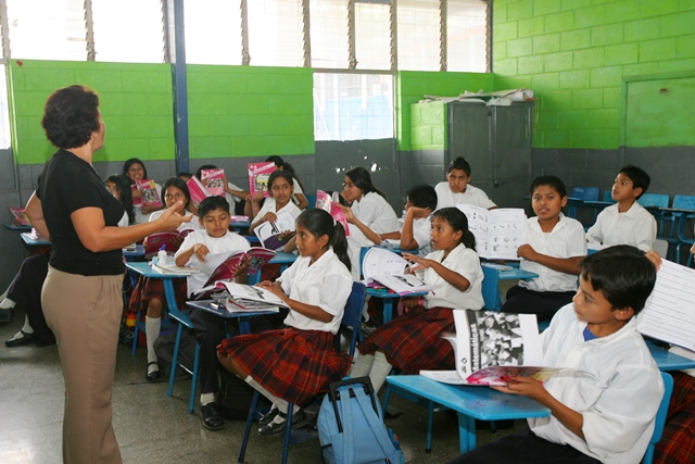Escuelas suspenderán clases desde el viernes y reanudan clases el martes. (Foto Prensa Libre: Hemeroteca PL)
