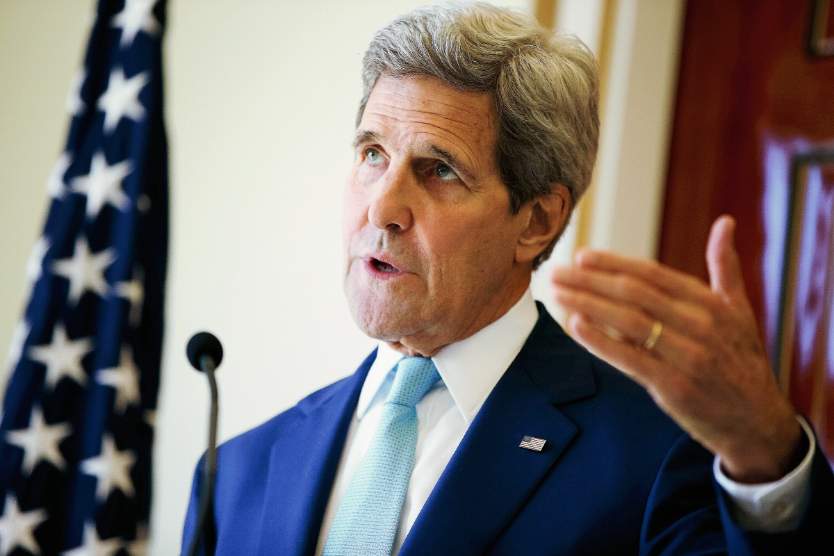 El secretario  de Estado de EE.UU., John Kerry habla sobre la crisis en Yemen, en Arabia Saudí. (Foto Prensa Libre:AP)