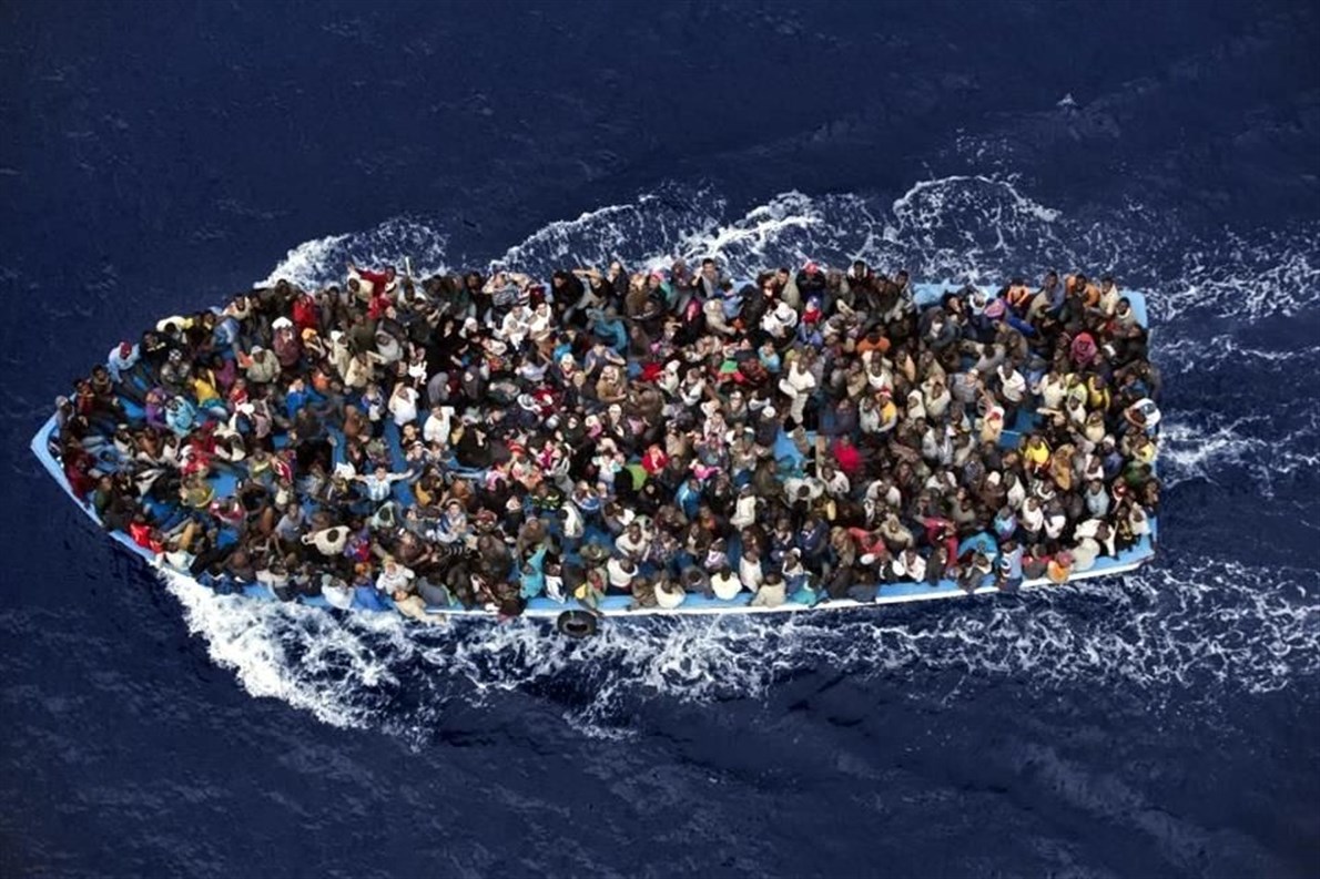 En lo que va de 2016, más de dos mil personas murieron en el Mediterráneo tratando de llegar a las costas europeas. (Foto Prensa Libre: AFP)