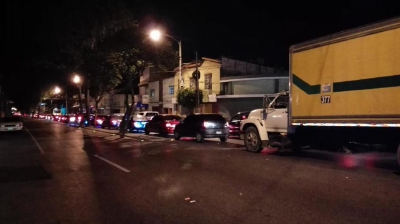 Caos vial se extiende hasta la zona 6, en la salida hacia la cuchilla de la calzada José Milla. (Foto Prensa Libre: Miguel Barrientos)