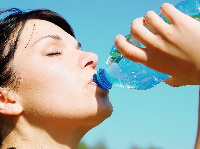 La hidratación es necesaria para mantener el organismo en perfectas condiciones. (Foto Prensa Libre: Hemeroteca PL)