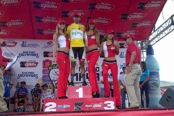 El colombiano Gioanni Báez, del equipo EPM-UNE, continúa como líder de la Vuelta Mundo Maya. (Foto Prensa Libre: Eduardo González)