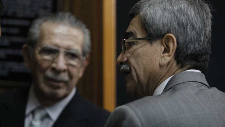 Los exmilitares Efraín Ríos Montt y Jose Rodríguez Sánchez enfrentan un caso por genocidio. (Foto Prensa Libre: Hemeroteca PL)