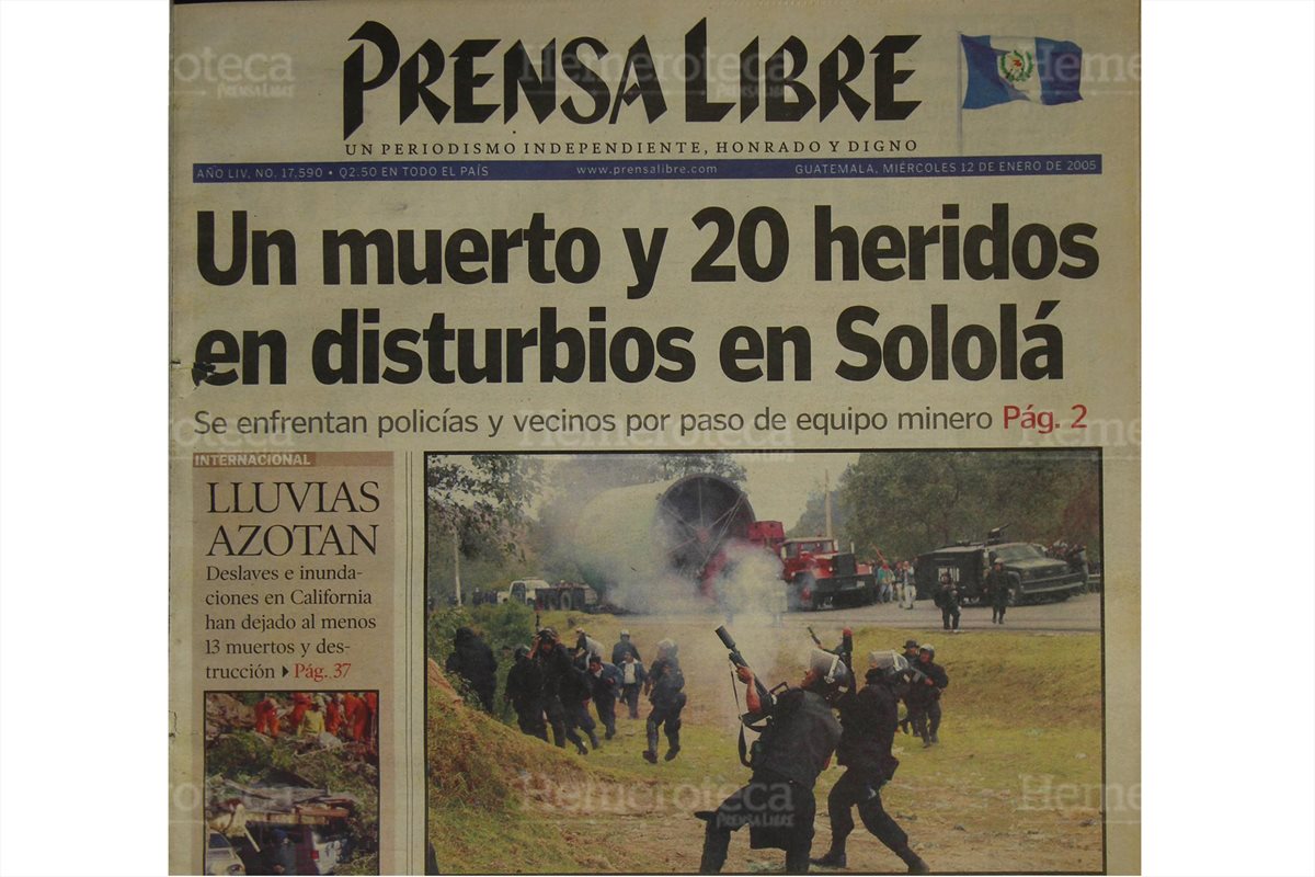 Portada de Prensa Libre del 12/1/2005 donde se informaba sobre los sucesos  en Sololá. ( Foto: Hemeroteca PL)