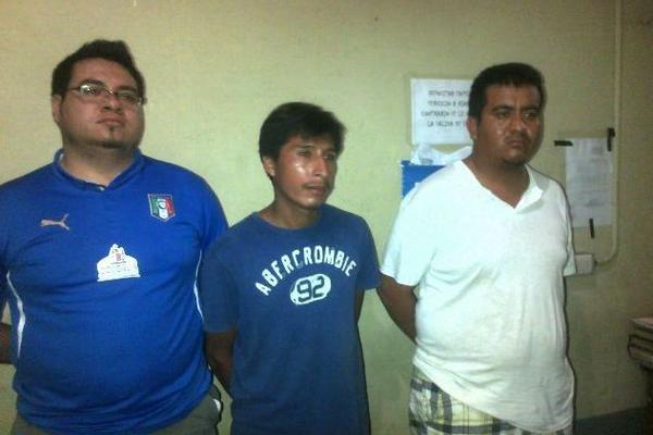 Presuntos secuestradores detenidos en Coatepeque. (Foto Prensa Libre: PNC)