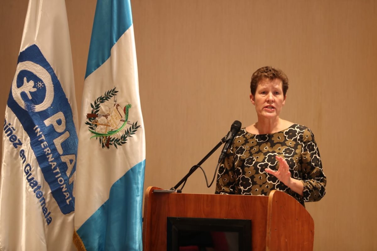 Anne Birgitte Albrectsen, CEO Plan International, menciona que es importante que las niñas alcen la voz en sus comunidades. (Foto Prensa Libre: Carlos Hernández)