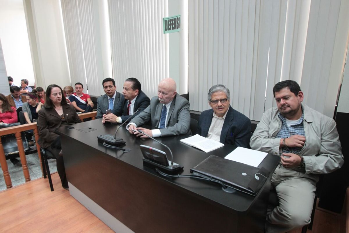 Los implicados en el caso Bancafé durante la lectura de la sentencia.( Foto Prensa Libre: Erick Ávila)