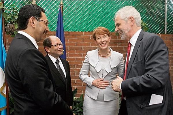 Óscar Padilla Lam, Héctor Iván Espinoza,  Elizabeth Ugalde de Carrera y  Michael Frühling, embajador de Suecia en Guatemala. (Foto Prensa Libre: Edwin Castro)