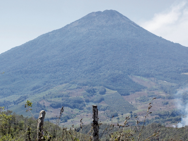 En el volcán Acatenango, Chimaltenango, murieron seis turistas el fin de semana último, durante una expedición. (Foto Prensa Libre: Víctor Chamalé)