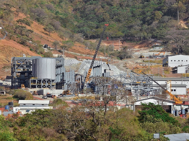 La actividad en la mina San Rafael, ubicada en Santa Rosa, fue suspendida por la CSJ el pasado 5 de julio. (Foto Prensa Libre: AFP)