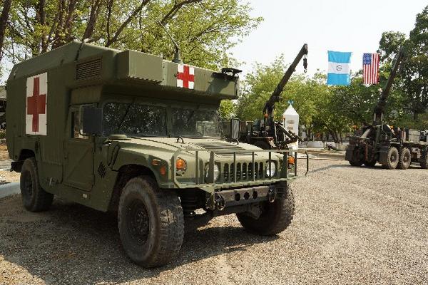 Una ambulancia del Comando Sur de Estados Unidos y maquinaria fue exhibida ayer en la Segunda Brigada de Infantería del Ejército,   en Zacapa.