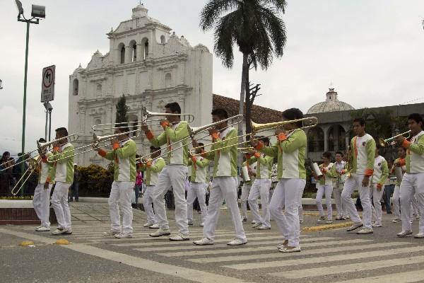 Con un desfile escolar fue inaugurada la Copa Muni de Salamá, Baja Verapaz. (Foto Prensa Libre: Carlos Grave)