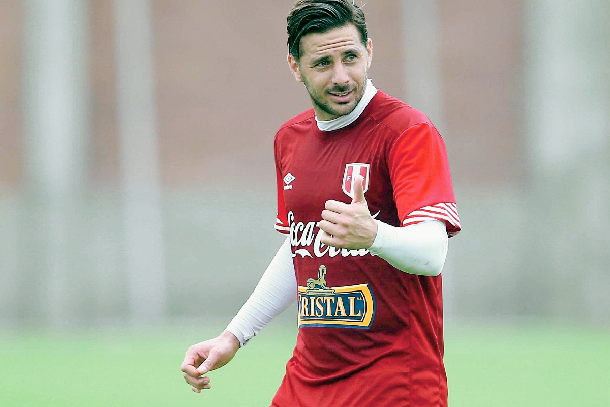 Pizarro volvería al torneo más antiguo del mundo con la selección chilena. (Foto Prensa Libre: EFE)
