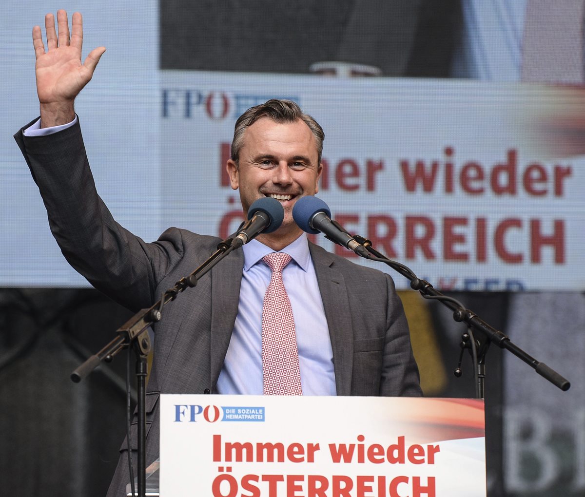 Norbert Hofer, líder de la extrema derecha, lidera las elecciones presidenciales de Austria. (Foto Prensa Libre: AFP)