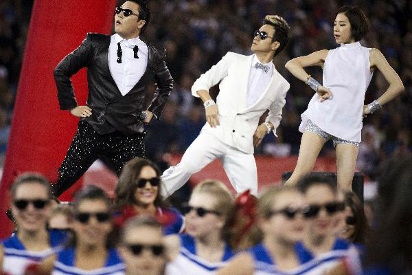El video de "Gangnam Style"  encabezó la lista de aquellos que recibieron más atención en YouTube este año, en un periodo en el que los trabajos producidos por profesionales eclipsaron a los clips amateur. (Foto Prensa Libre: AP)