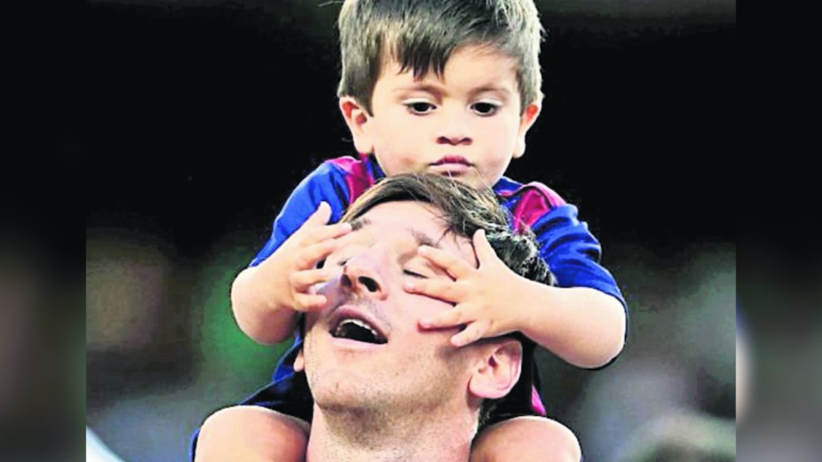 Leo Messi comparte con su hijo Thiago. (Foto Prensa Libre: Hemeroteca PL)