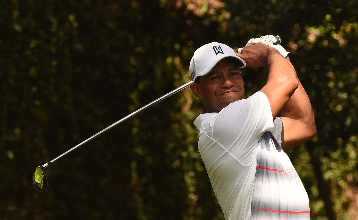 El golfista estadounidense Tiger Woods tendrá una espera más larga antes de ser seleccionado para ingresar al Salón de la Fama Mundial de golf. (Foto Prensa Libre: AFP)