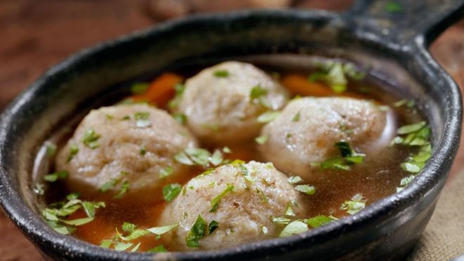 Es un hecho sabido que nuestra dieta afecta nuestra sistema inmunitario. (GETTY IMAGES)