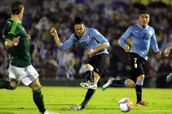 Uruguay e Irlanda del Norte se enfrentaron en amistoso de cara al Mundial de Brasil 2014. (Foto Prensa Libre: EFE)