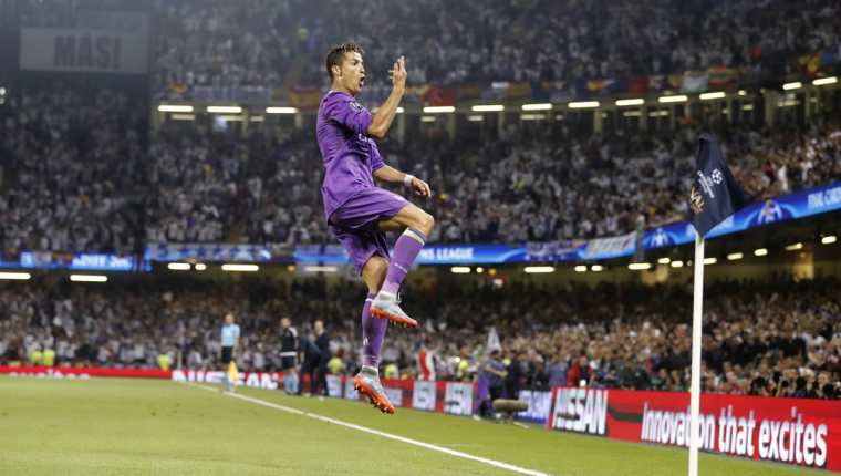 Cristiano Ronaldo festejó en grande luego de abrir el marcador en Cardiff. (Foto Prensa Libre: AP)