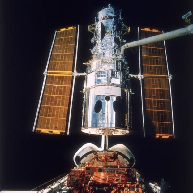 El telescopio espacial Hubble orbita a 600 kilómetros de la Tierra. GETTY