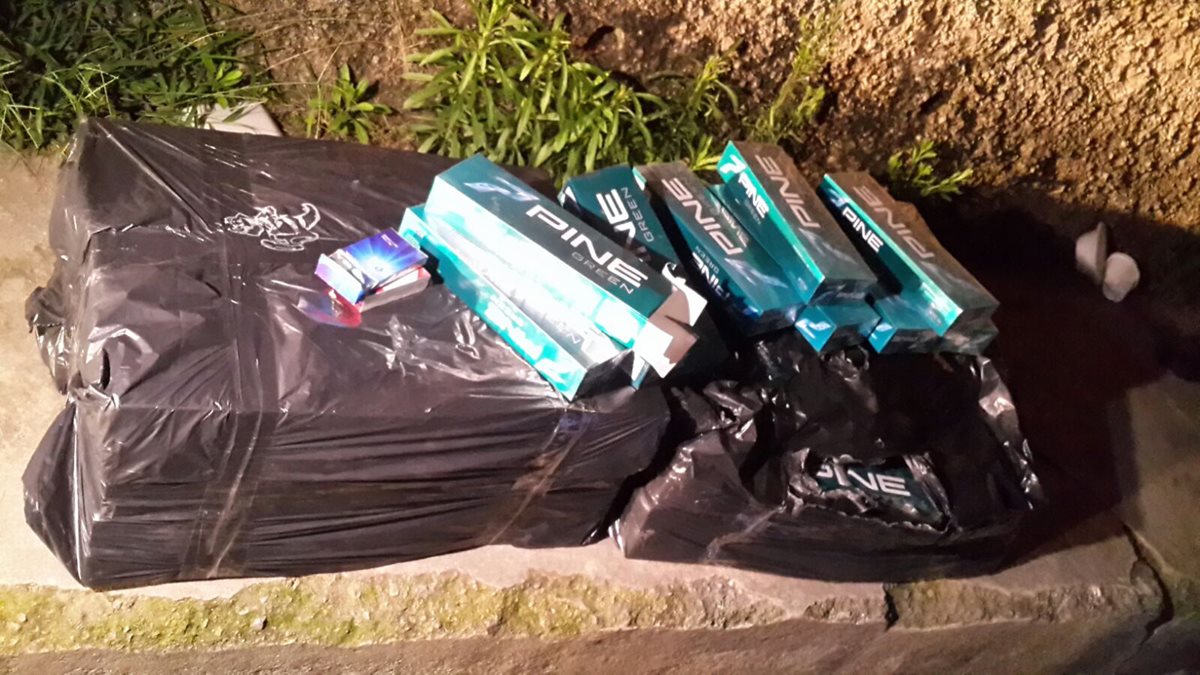 Lote de cigarrillos de contrabando incautados en Cobán. (Foto Prensa Libre: Eduardo Sam Chun)