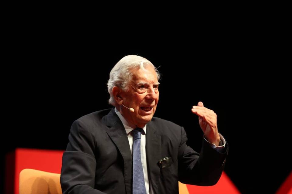 Mario Vargas Llosa, ganador del Premio Nobel de Literatura en 2010, se presentó en la Universidad Francisco Marroquín para conversar sobre su última obra. (Foto Prensa Libre: Erick Ávila)