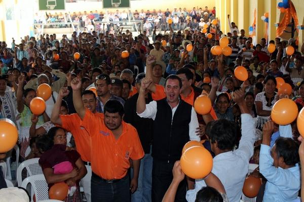 El precandidato presidencial del Partido Patriota participa en un acto político en Uspantán, Quiché. (Foto Prensa Libre: Óscar Figueroa)<br _mce_bogus="1"/>