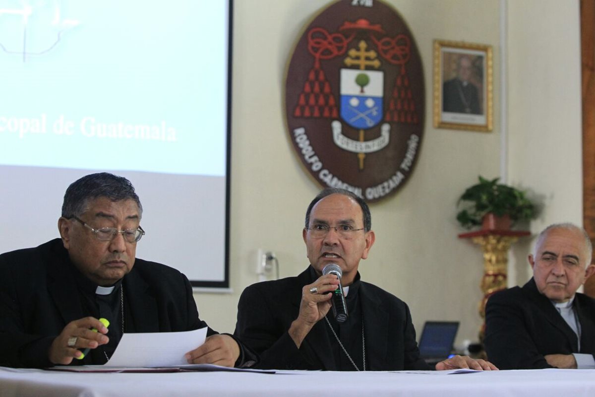 Obispos de la Conferencia Episcopal analizan debilidades en las instituciones del Estado. (Foto Prensa Libre: Esbin García)