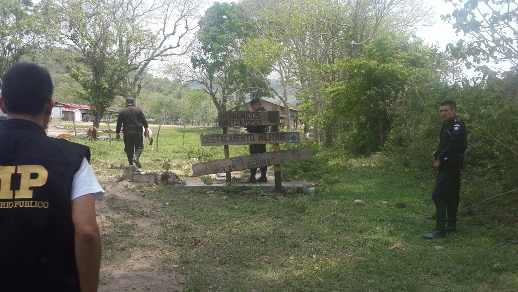 Ingreso a la finca y destacamento militar San José Las Lágrimas, Chiquimula. (Foto Prensa Libre: Cortesía)