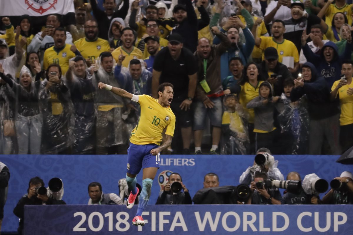 Neymar es el líder que junto a Tite guían a Brasil en el camino a Rusia 2018. (Foto Prensa Libre: EFE)