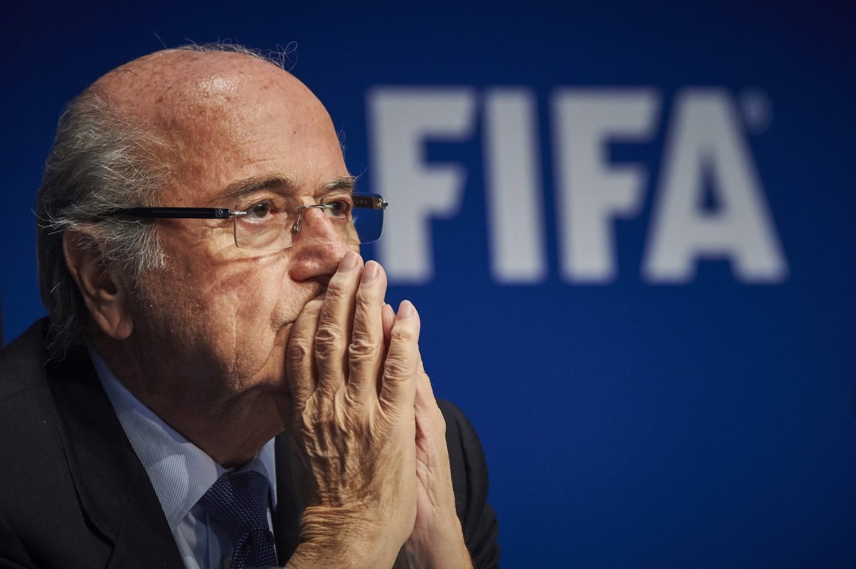 La Fifa comunicó este viernes que Blatter se repartió 80 millones de dólares con Jérôme Valcke y Markus Kattneren lo últimos cinco años. (Foto Prensa Libre: AFP)