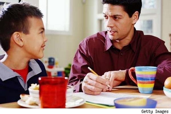 El buen padre sabe que nadie es perfecto y que a los hijos se les debe permitir cometer errores, que estos mismos errores les ayudarán a crecer como personas. Foto: www.buenos-padres.com