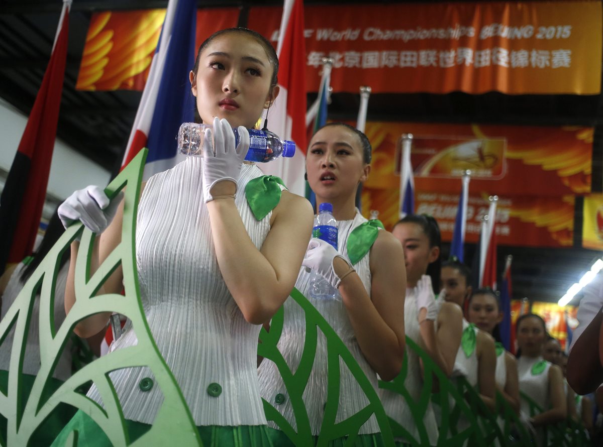 Bailarinas ensayan para el acto de inauguración del Mundial de Atletismo. (Foto Prensa Libre: EFE)