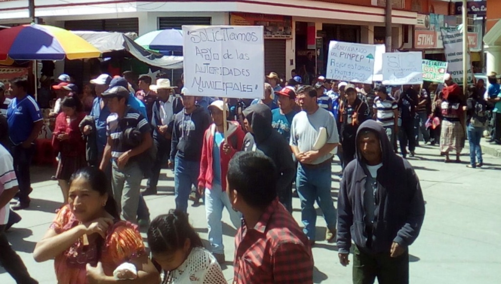 Campesinos exigen la continuidad del Instituto Nacional de Bosques (Inab), en Santa Cruz del Quiché. (Foto Prensa Libre: Óscar Figueroa)
