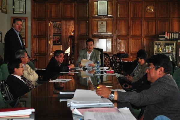El Concejo  de Quetzaltenango dejó sin efecto ayer el reajuste a las tarifas de energía eléctrica que aprobó la semana pasada.