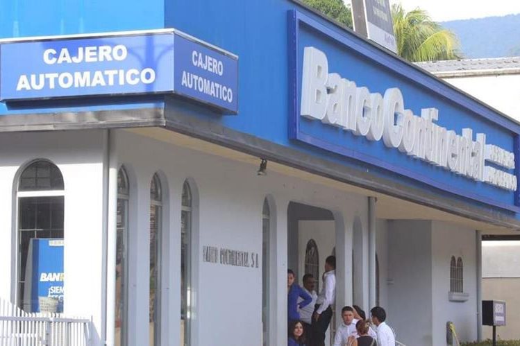 Banco Continental enfrenta señalamientos internacionales. (Foto Prensa Libre: ESTEBAN ARREOLA)