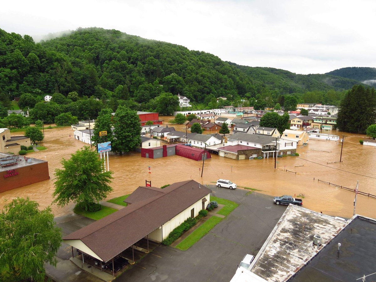 LA lluvia dañó más de 100 viviendas en West Virginia. (Foto Prensa Libre: AP)