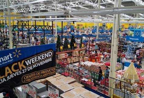 Walmart Roosevelt hizo promociones de ofertas llamadas  Black Weekend y el Día más barato del año. (Foto Prensa Libre: Pedro Barrera)