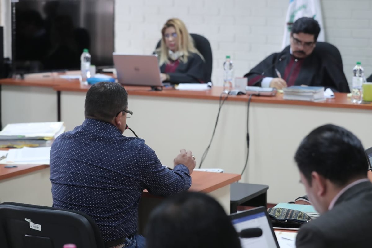Ramiro Antonio Osorio Cristales declaró al Tribunal los malos tratos que sufrió de niño. (Foto Prensa Libre: Juan Diego González)