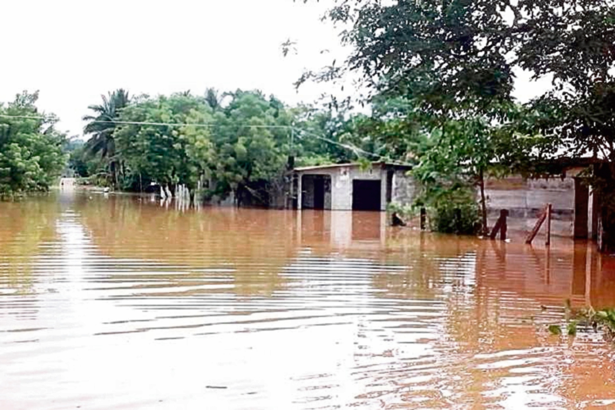 Lluvia  causa daños en dos municipios